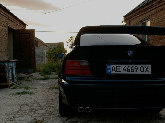 Зелений БМВ 3 Серія, об'ємом двигуна 1.8 л та пробігом 400 тис. км за 5000 $, фото 2 на Automoto.ua