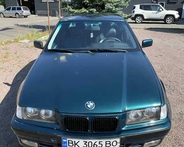Зеленый БМВ 3 Серия, объемом двигателя 1.8 л и пробегом 400 тыс. км за 3000 $, фото 1 на Automoto.ua