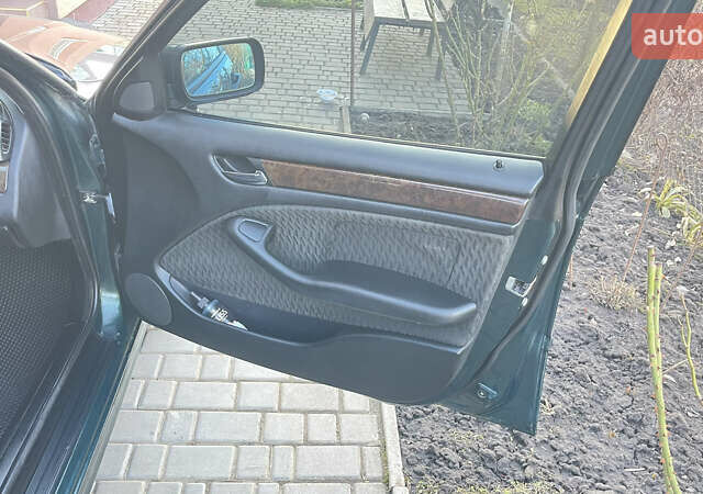 Зелений БМВ 3 Серія, об'ємом двигуна 2 л та пробігом 390 тис. км за 3999 $, фото 9 на Automoto.ua