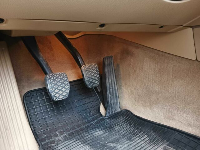 Зелений БМВ 3 Серія, об'ємом двигуна 2 л та пробігом 291 тис. км за 9000 $, фото 7 на Automoto.ua