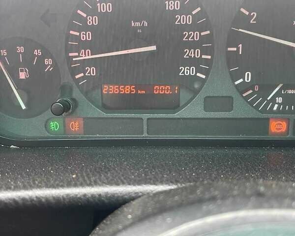 Оранжевый БМВ 3 Серия, объемом двигателя 2.5 л и пробегом 236 тыс. км за 6500 $, фото 1 на Automoto.ua