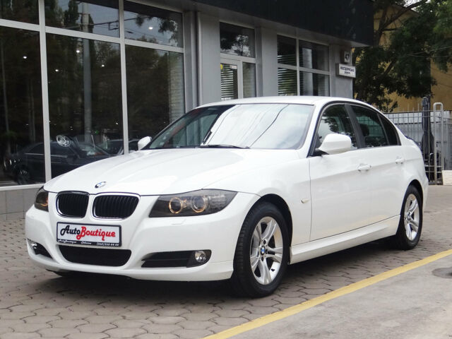 Белый БМВ 320, объемом двигателя 2 л и пробегом 101 тыс. км за 15000 $, фото 1 на Automoto.ua