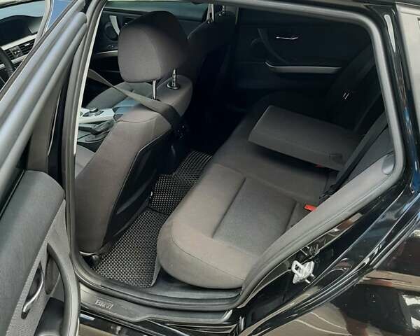 Чорний БМВ 320, об'ємом двигуна 2 л та пробігом 240 тис. км за 10500 $, фото 6 на Automoto.ua