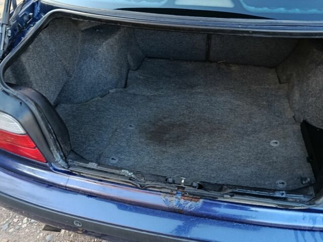 Синий БМВ 320, объемом двигателя 2 л и пробегом 300 тыс. км за 1850 $, фото 4 на Automoto.ua