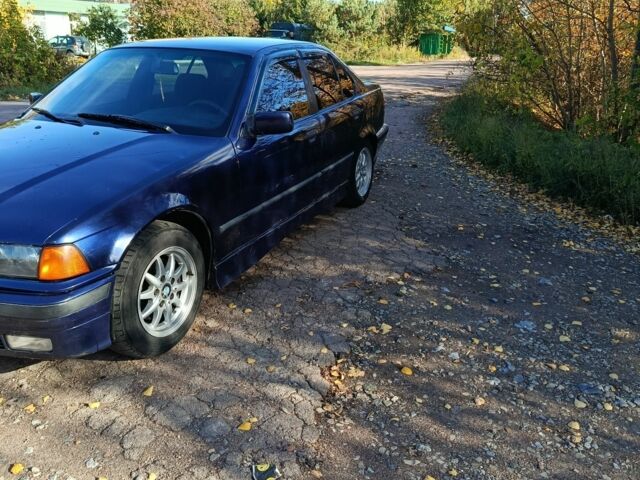 Синий БМВ 320, объемом двигателя 2 л и пробегом 300 тыс. км за 1850 $, фото 2 на Automoto.ua