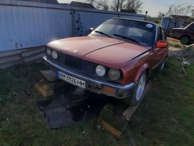 Красный БМВ 324, объемом двигателя 2.4 л и пробегом 205 тыс. км за 473 $, фото 1 на Automoto.ua