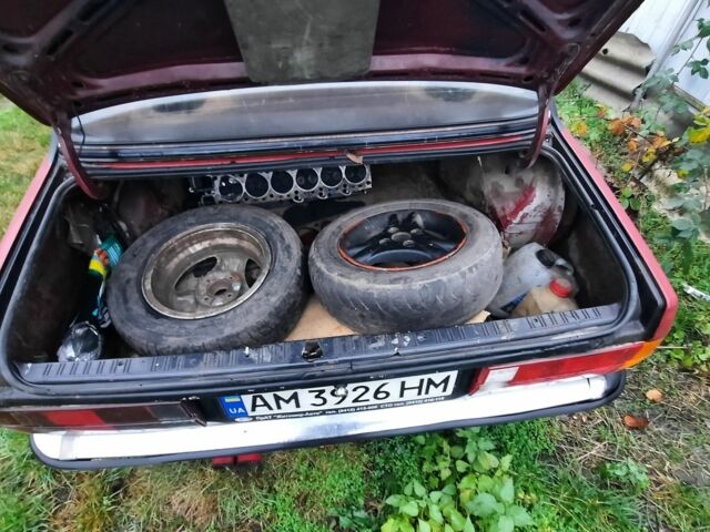 Красный БМВ 324, объемом двигателя 2.4 л и пробегом 205 тыс. км за 473 $, фото 7 на Automoto.ua