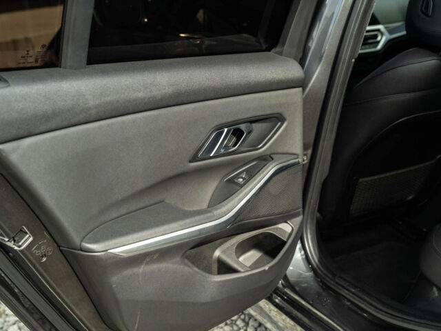 Сірий БМВ 330, об'ємом двигуна 2 л та пробігом 176 тис. км за 25900 $, фото 41 на Automoto.ua