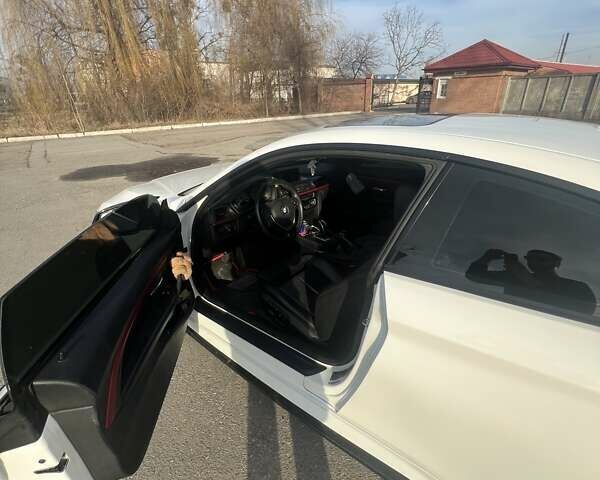 Білий БМВ 4 Серія, об'ємом двигуна 2 л та пробігом 288 тис. км за 13999 $, фото 9 на Automoto.ua