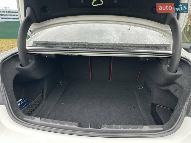 Белый БМВ 4 Серия, объемом двигателя 2 л и пробегом 155 тыс. км за 15900 $, фото 12 на Automoto.ua