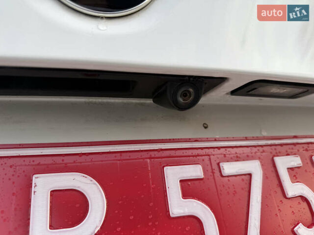 Білий БМВ 4 Серія, об'ємом двигуна 2 л та пробігом 246 тис. км за 8800 $, фото 6 на Automoto.ua