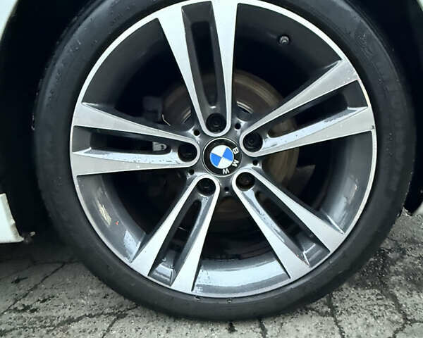 Белый БМВ 4 Серия, объемом двигателя 2 л и пробегом 187 тыс. км за 19000 $, фото 3 на Automoto.ua