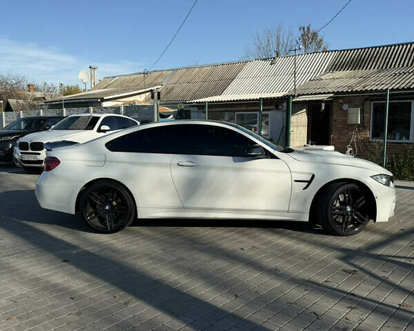 Белый БМВ 4 Серия, объемом двигателя 3 л и пробегом 141 тыс. км за 27400 $, фото 3 на Automoto.ua