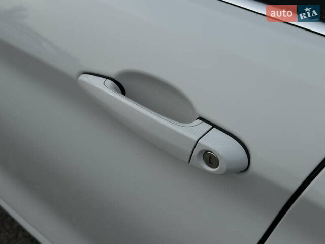 Белый БМВ 4 Серия, объемом двигателя 2 л и пробегом 83 тыс. км за 19500 $, фото 7 на Automoto.ua