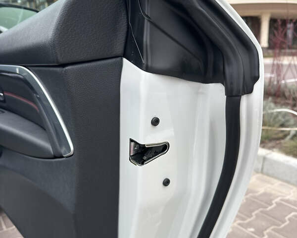 Белый БМВ 4 Серия, объемом двигателя 2 л и пробегом 88 тыс. км за 21000 $, фото 72 на Automoto.ua