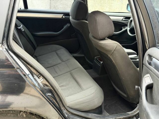 Чорний БМВ 4 Серія, об'ємом двигуна 2 л та пробігом 230 тис. км за 2650 $, фото 7 на Automoto.ua