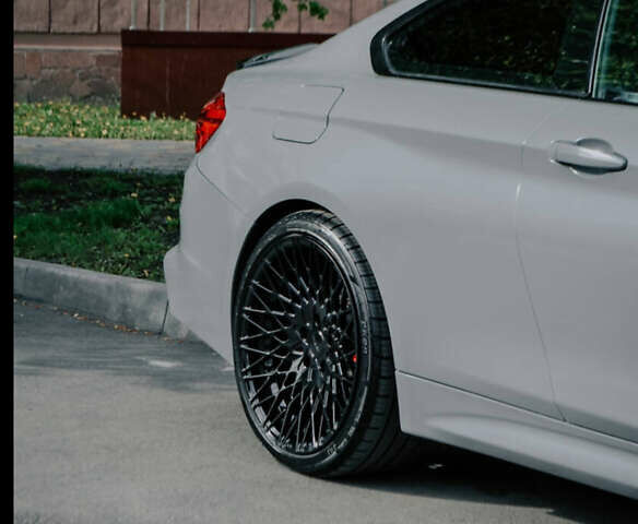 Серый БМВ 4 Серия, объемом двигателя 2.98 л и пробегом 175 тыс. км за 21000 $, фото 5 на Automoto.ua