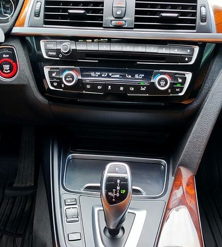 Серый БМВ 4 Серия, объемом двигателя 2 л и пробегом 90 тыс. км за 21500 $, фото 12 на Automoto.ua