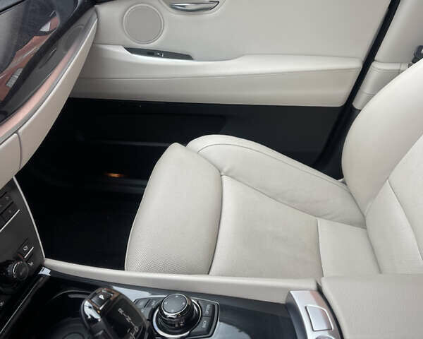 Белый БМВ 5 Серия ГТ, объемом двигателя 2.99 л и пробегом 180 тыс. км за 19500 $, фото 10 на Automoto.ua