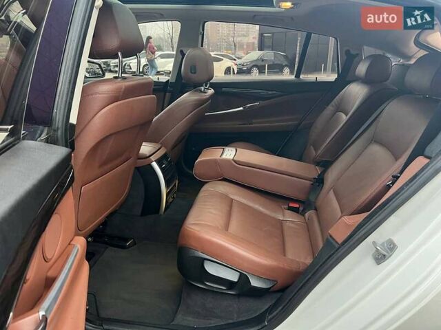 Белый БМВ 5 Серия ГТ, объемом двигателя 3 л и пробегом 156 тыс. км за 15990 $, фото 10 на Automoto.ua