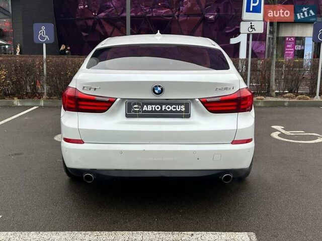 Белый БМВ 5 Серия ГТ, объемом двигателя 3 л и пробегом 156 тыс. км за 15990 $, фото 5 на Automoto.ua