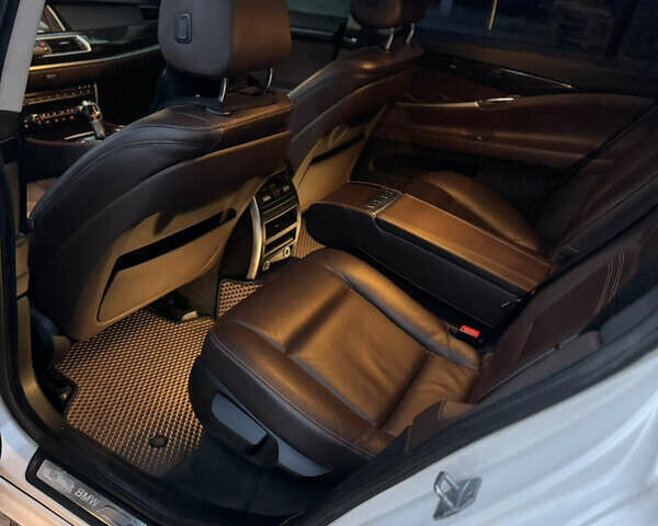 Білий БМВ 5 Серія ГТ, об'ємом двигуна 3.5 л та пробігом 215 тис. км за 15999 $, фото 8 на Automoto.ua