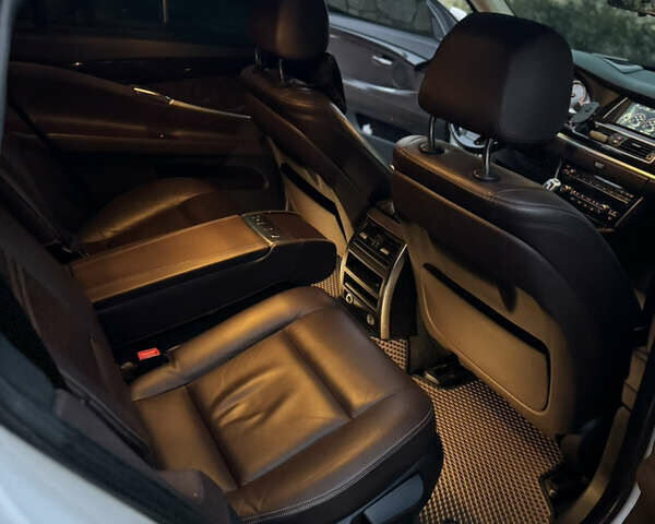 Білий БМВ 5 Серія ГТ, об'ємом двигуна 3.5 л та пробігом 215 тис. км за 15999 $, фото 9 на Automoto.ua