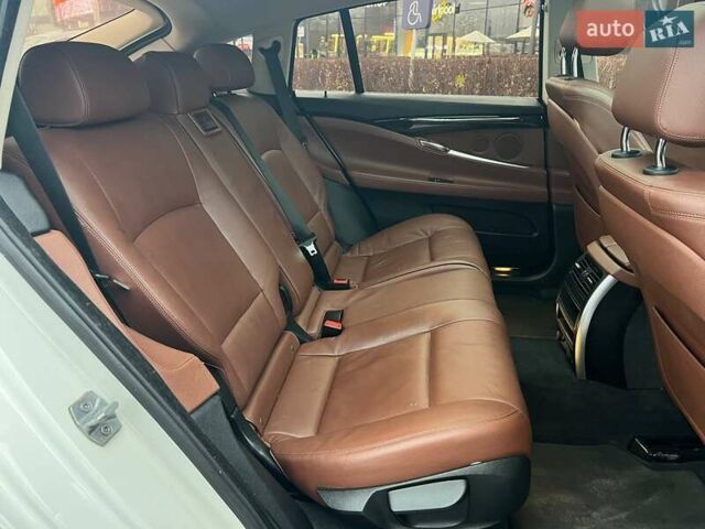 Белый БМВ 5 Серия ГТ, объемом двигателя 3 л и пробегом 156 тыс. км за 15990 $, фото 12 на Automoto.ua