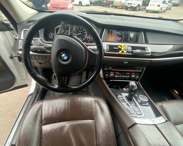 Белый БМВ 5 Серия ГТ, объемом двигателя 3 л и пробегом 204 тыс. км за 18000 $, фото 11 на Automoto.ua