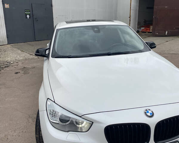 Белый БМВ 5 Серия ГТ, объемом двигателя 3 л и пробегом 204 тыс. км за 18000 $, фото 5 на Automoto.ua