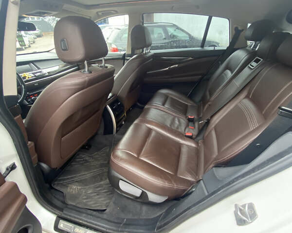 Белый БМВ 5 Серия ГТ, объемом двигателя 3 л и пробегом 204 тыс. км за 18000 $, фото 12 на Automoto.ua