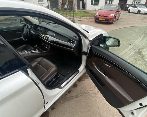 Белый БМВ 5 Серия ГТ, объемом двигателя 3 л и пробегом 204 тыс. км за 18000 $, фото 17 на Automoto.ua