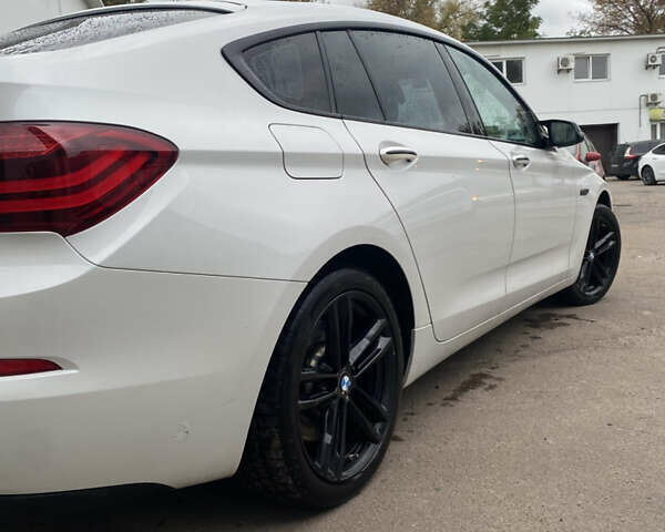 Белый БМВ 5 Серия ГТ, объемом двигателя 3 л и пробегом 204 тыс. км за 18000 $, фото 3 на Automoto.ua