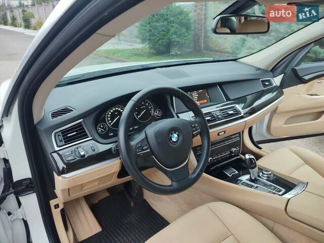 Білий БМВ 5 Серія ГТ, об'ємом двигуна 2 л та пробігом 92 тис. км за 22300 $, фото 16 на Automoto.ua
