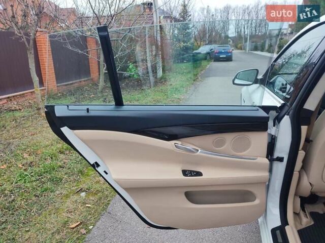 Білий БМВ 5 Серія ГТ, об'ємом двигуна 2 л та пробігом 92 тис. км за 22300 $, фото 41 на Automoto.ua