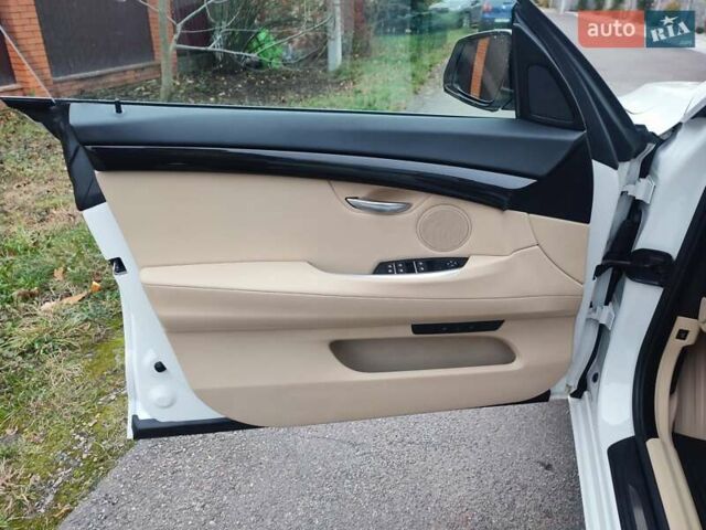 Білий БМВ 5 Серія ГТ, об'ємом двигуна 2 л та пробігом 92 тис. км за 22300 $, фото 29 на Automoto.ua