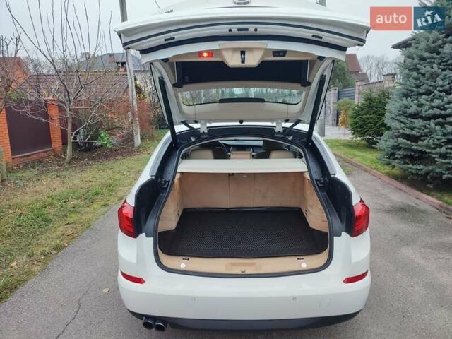 Білий БМВ 5 Серія ГТ, об'ємом двигуна 2 л та пробігом 92 тис. км за 22300 $, фото 48 на Automoto.ua