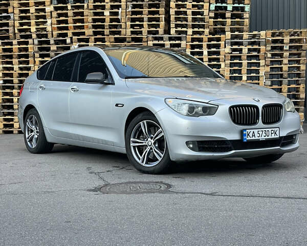 Серый БМВ 5 Серия ГТ, объемом двигателя 3 л и пробегом 312 тыс. км за 13850 $, фото 1 на Automoto.ua