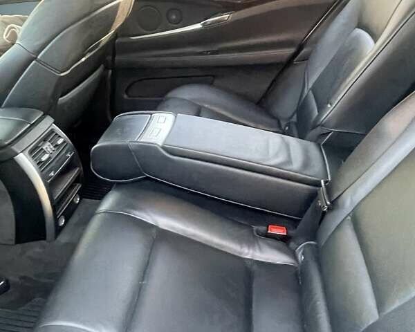 Серый БМВ 5 Серия ГТ, объемом двигателя 2.98 л и пробегом 205 тыс. км за 12000 $, фото 19 на Automoto.ua