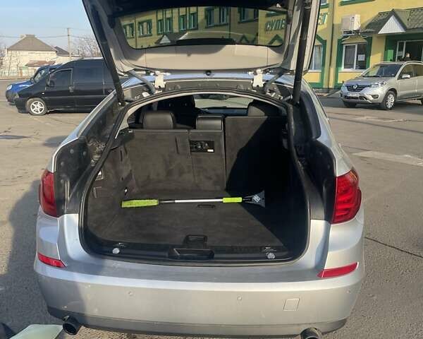 Серый БМВ 5 Серия ГТ, объемом двигателя 2.98 л и пробегом 205 тыс. км за 12000 $, фото 13 на Automoto.ua