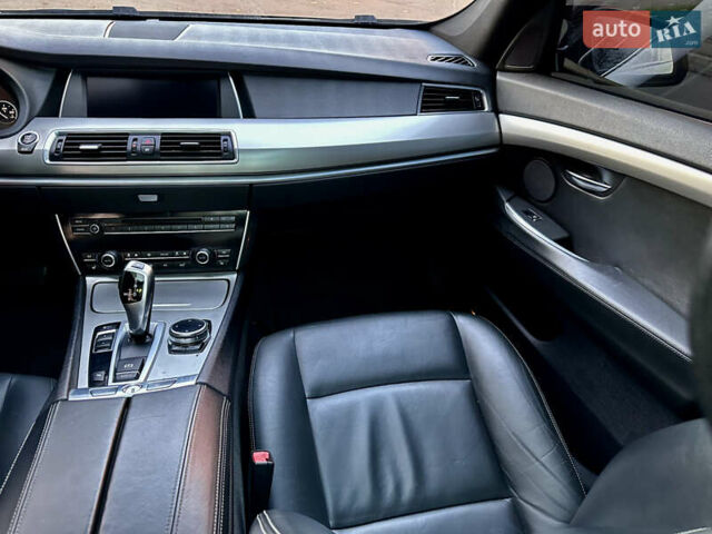 Серый БМВ 5 Серия ГТ, объемом двигателя 3 л и пробегом 222 тыс. км за 15000 $, фото 31 на Automoto.ua