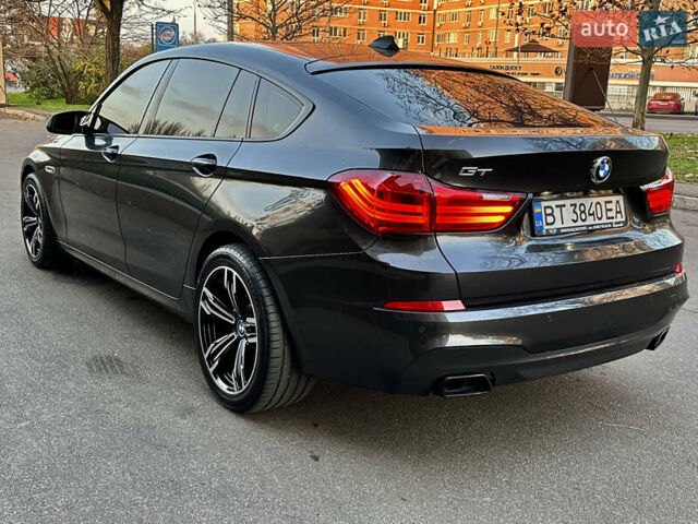 Серый БМВ 5 Серия ГТ, объемом двигателя 3 л и пробегом 222 тыс. км за 15000 $, фото 2 на Automoto.ua
