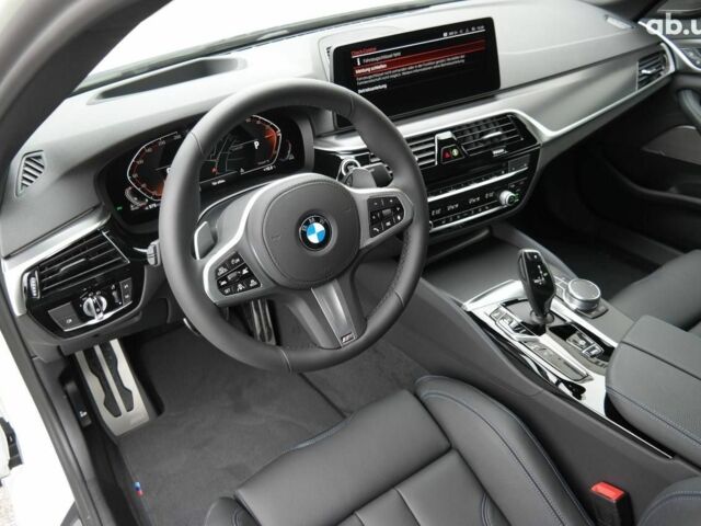 Белый БМВ 5 Серия, объемом двигателя 0 л и пробегом 2 тыс. км за 38999 $, фото 13 на Automoto.ua