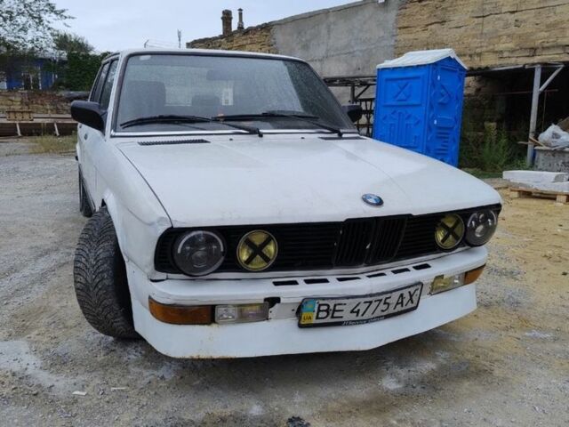 Белый БМВ 5 Серия, объемом двигателя 2.5 л и пробегом 1 тыс. км за 1200 $, фото 2 на Automoto.ua