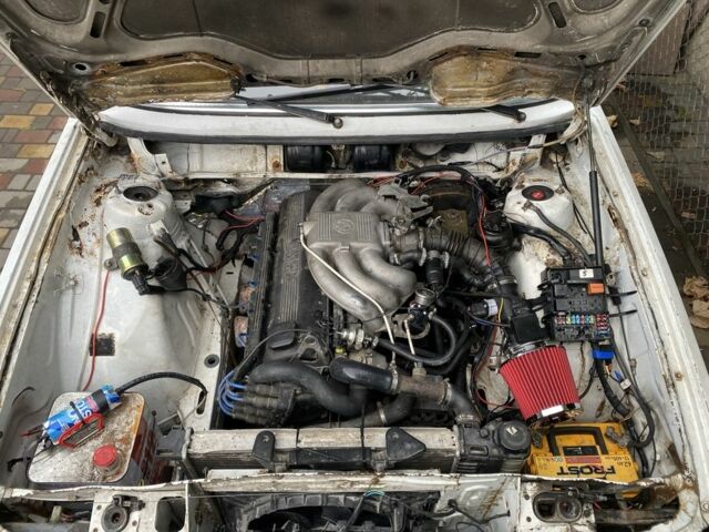 Белый БМВ 5 Серия, объемом двигателя 2.5 л и пробегом 1 тыс. км за 1200 $, фото 7 на Automoto.ua