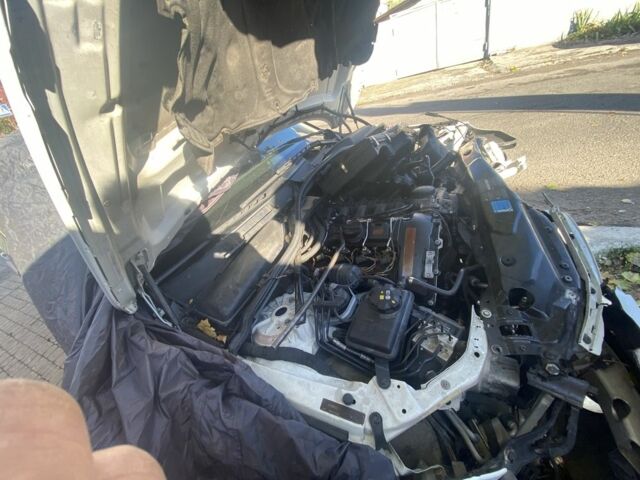 Белый БМВ 5 Серия, объемом двигателя 3 л и пробегом 220 тыс. км за 4000 $, фото 4 на Automoto.ua