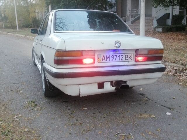 Белый БМВ 5 Серия, объемом двигателя 1.8 л и пробегом 200 тыс. км за 1000 $, фото 5 на Automoto.ua