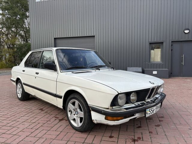 Белый БМВ 5 Серия, объемом двигателя 2.5 л и пробегом 350 тыс. км за 1300 $, фото 7 на Automoto.ua