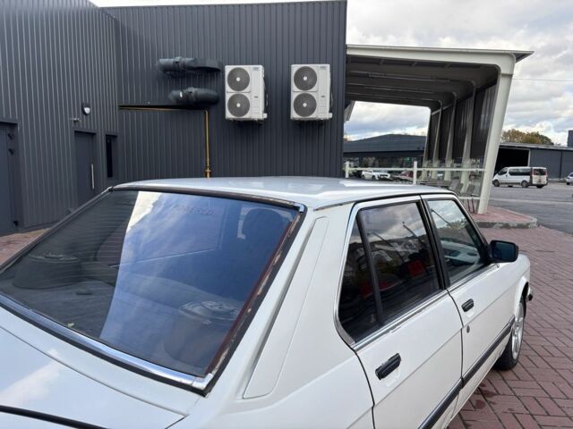 Белый БМВ 5 Серия, объемом двигателя 2.5 л и пробегом 350 тыс. км за 1300 $, фото 9 на Automoto.ua