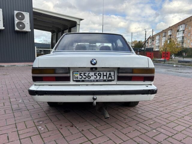 Белый БМВ 5 Серия, объемом двигателя 2.5 л и пробегом 350 тыс. км за 1300 $, фото 4 на Automoto.ua